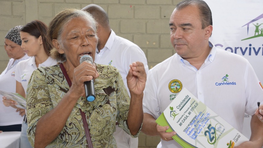 EXITOSA ENTREGA DE TITULOS DE PROPIEDAD A 70 FAMILIAS EN EL POZON  