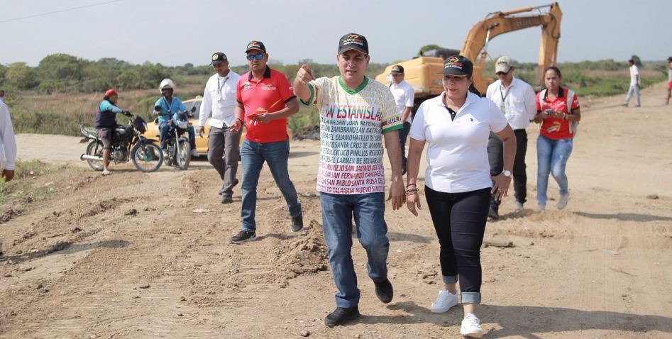 GOBERNADOR DE BOLÍVAR REVISÓ OBRAS DE INFRAESTRUCTURA EN SAN ESTANISLAO 